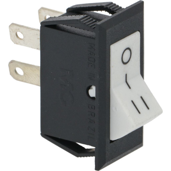WHITE THREE-POLE SWITCH 10A 120V WHITE THREE-POLE SWITCH 10A 120V