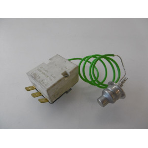 SINGLE-PHASE THERMOSTAT SET AT 82°C